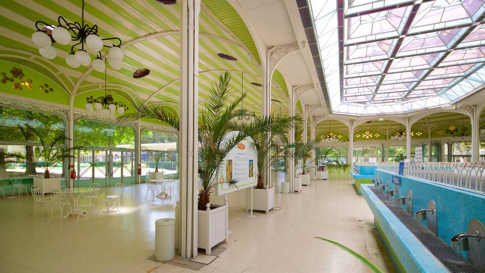 Source des Célestins welches beinhaltet Innenansichten