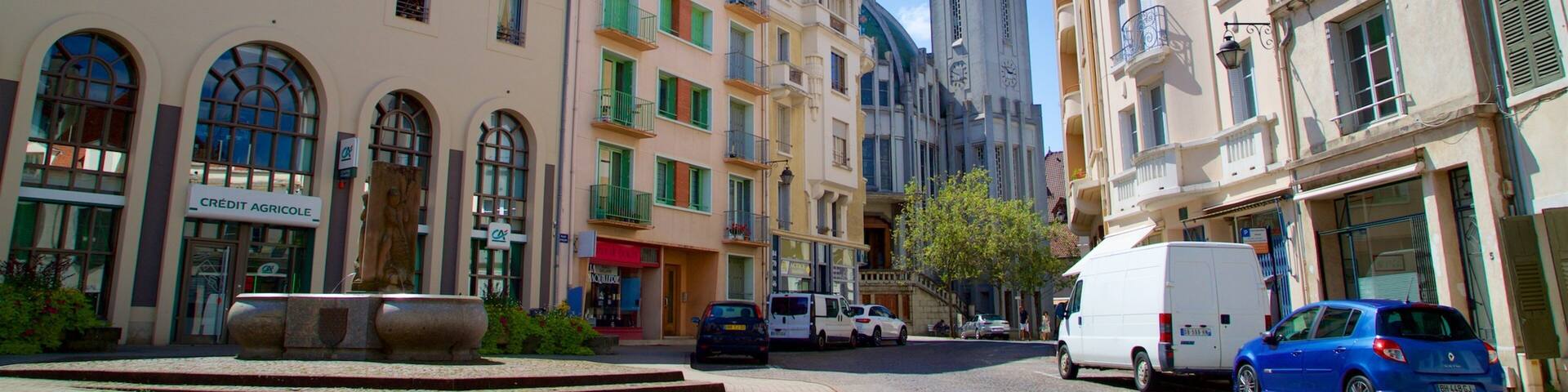 Église St-Blaise das einen historische Architektur und Stadt