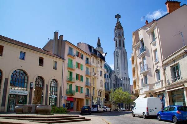 Église St-Blaise das einen historische Architektur und Stadt