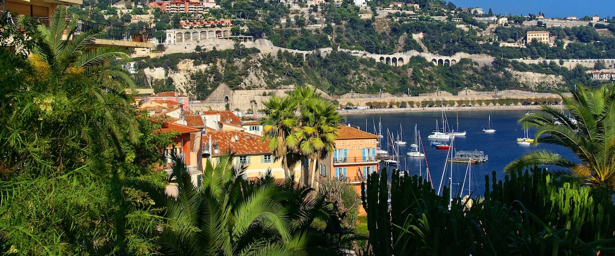 Villefranche-sur-Mer - Allée du Colonel Duval - View NNE from the Park