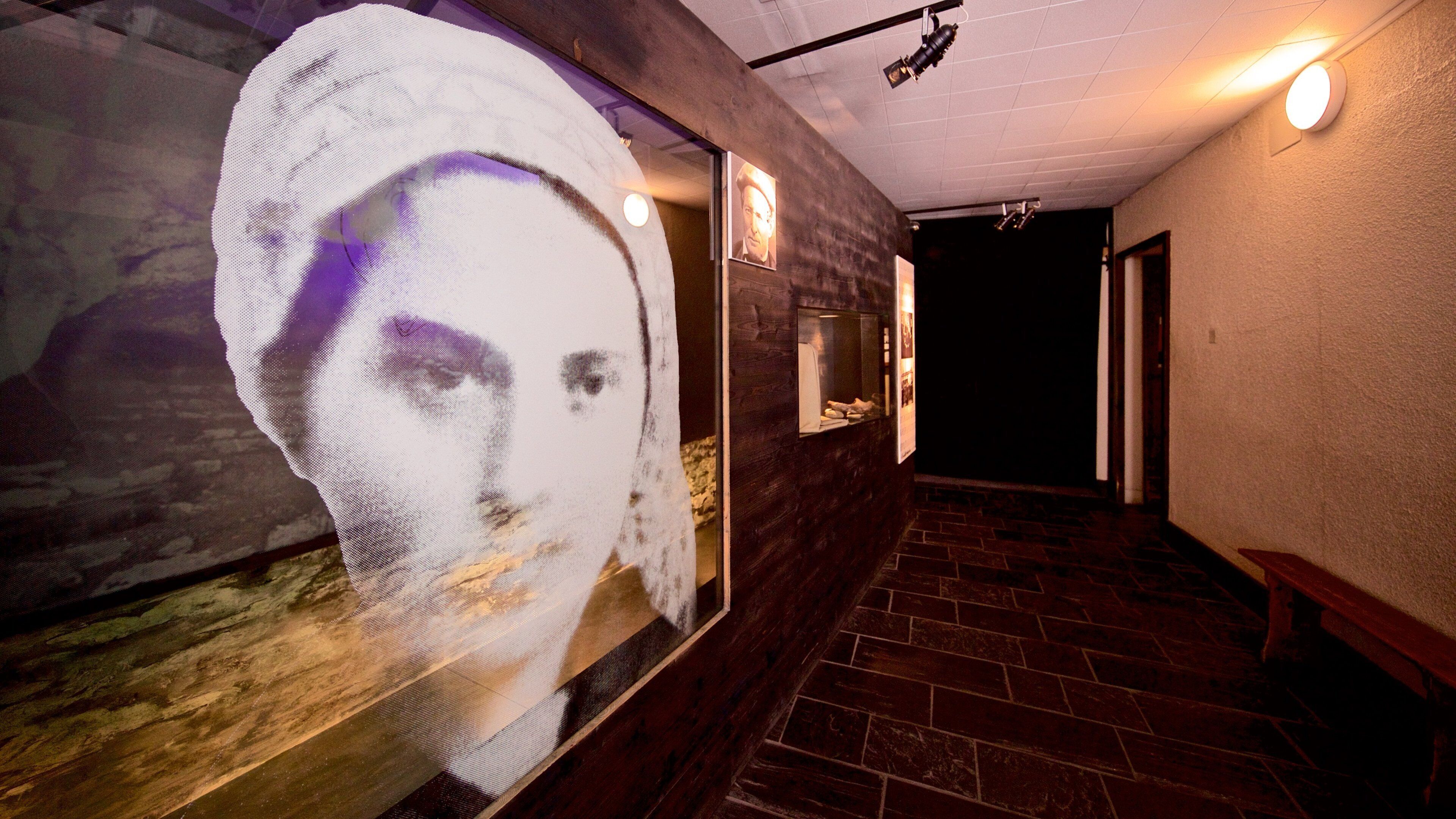 Le Cachot mostrando vistas internas