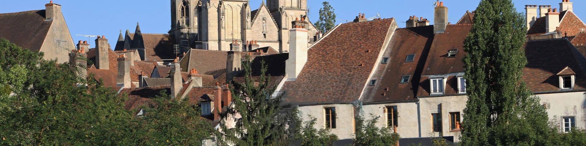 This building is indexed in the Base Mérimée, a database of architectural heritage maintained by the French Ministry of Culture, under the reference PA00112669 .