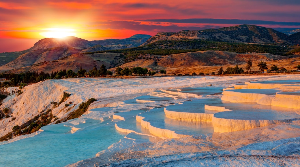 turquoise water travertine pools at pamukkale