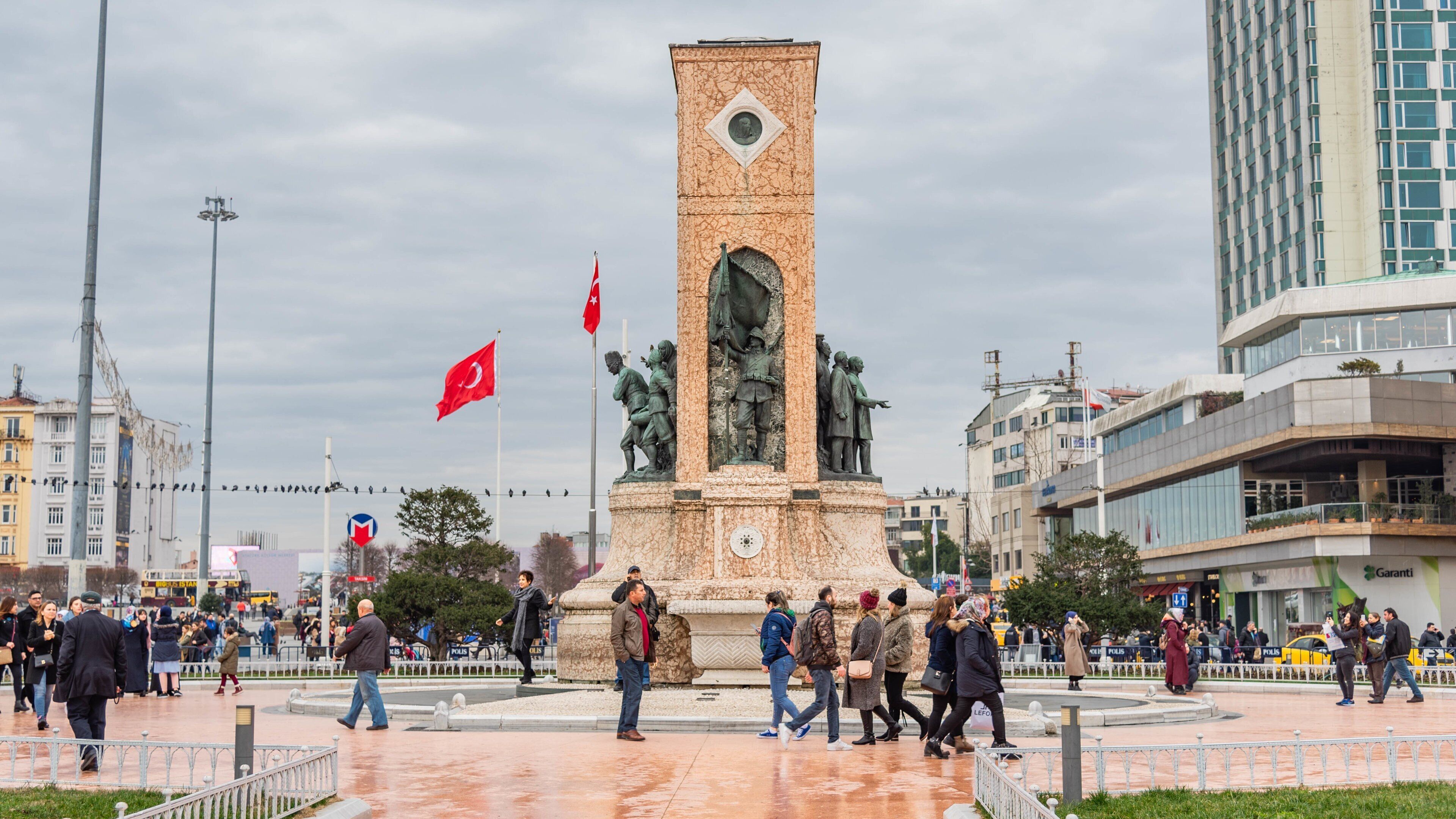 Cumhuriyet Anıtı featuring a fountain, a monument and street scenes