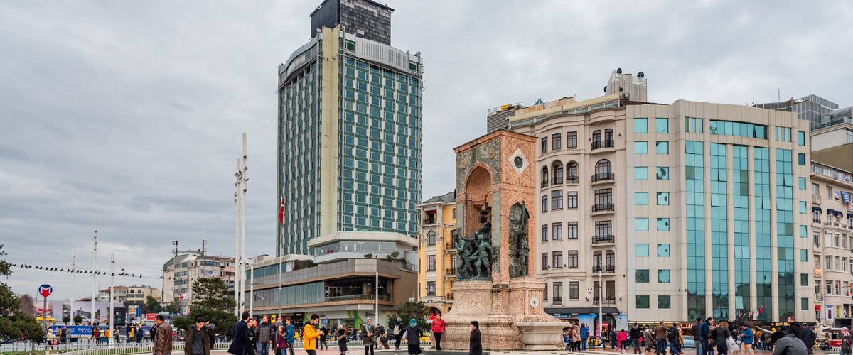 Cumhuriyet Anıtı featuring street scenes, a monument and a city