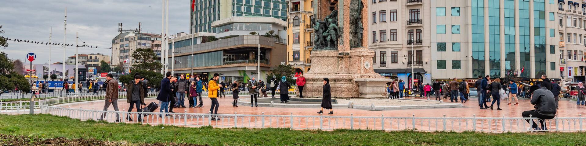 Cumhuriyet Anıtı featuring street scenes, a monument and a city