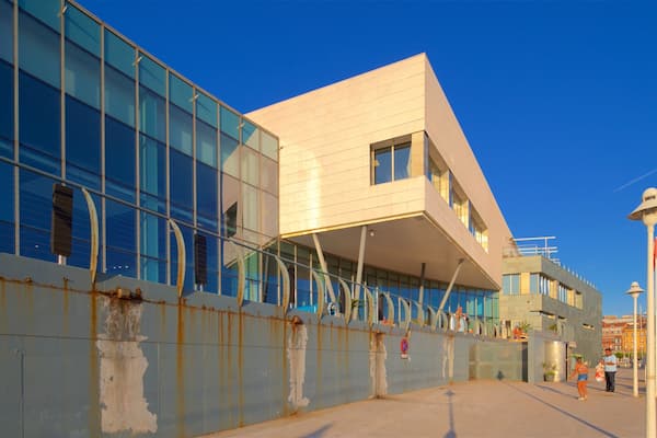 Centre de thalassothérapie Talasoponiente montrant coucher de soleil