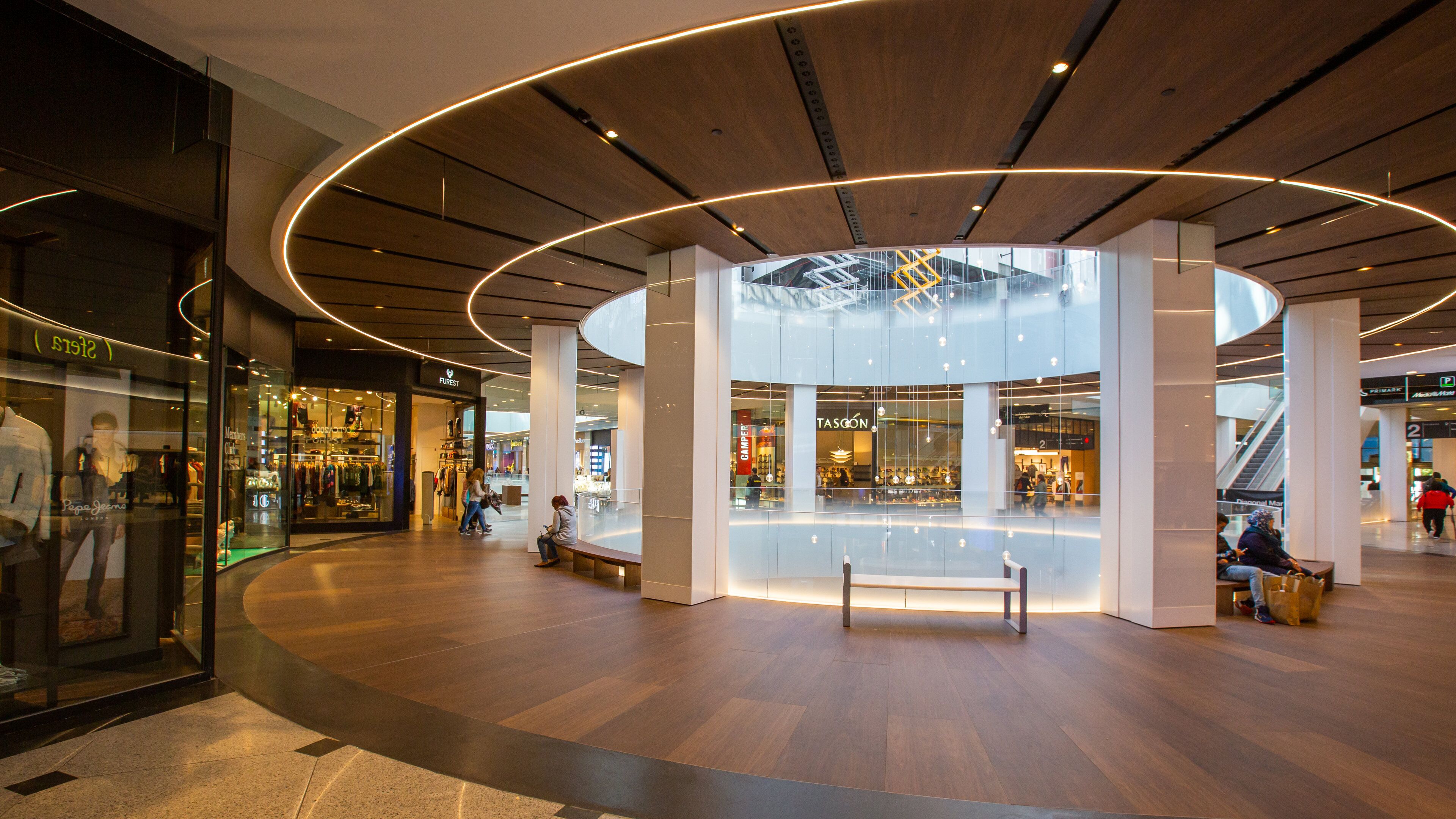 Diagonal Mar Shopping Mall showing interior views and shopping