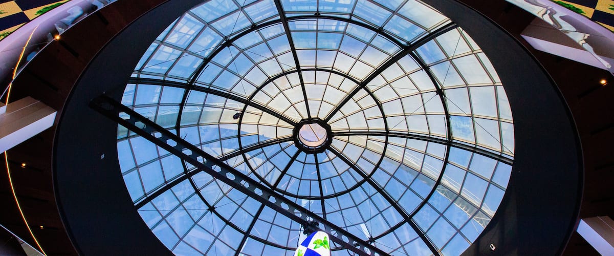 Diagonal Mar Shopping Mall showing interior views