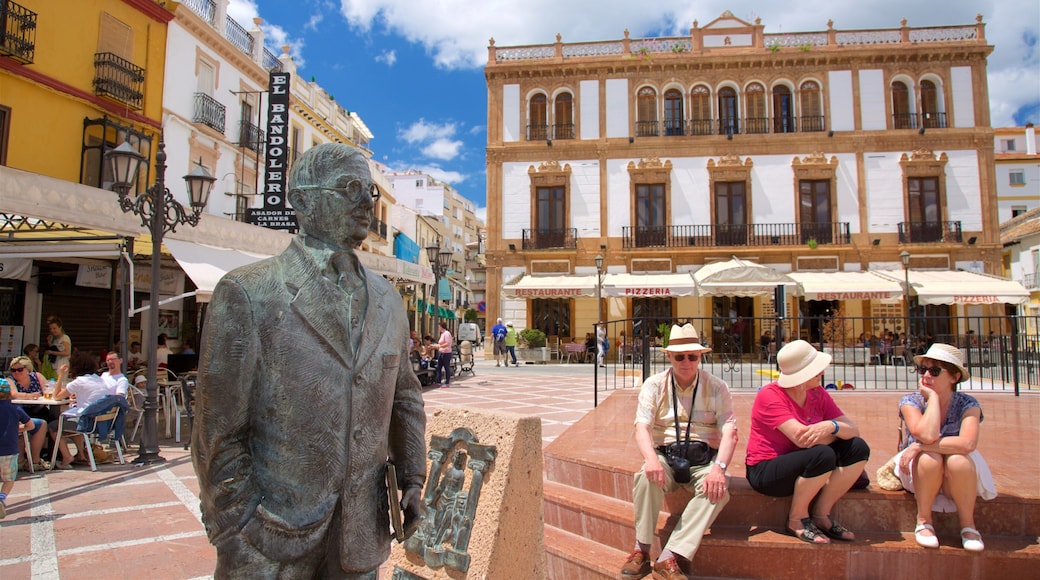 Ronda fasiliteter samt statue eller skulptur, gatescener og torg eller plass