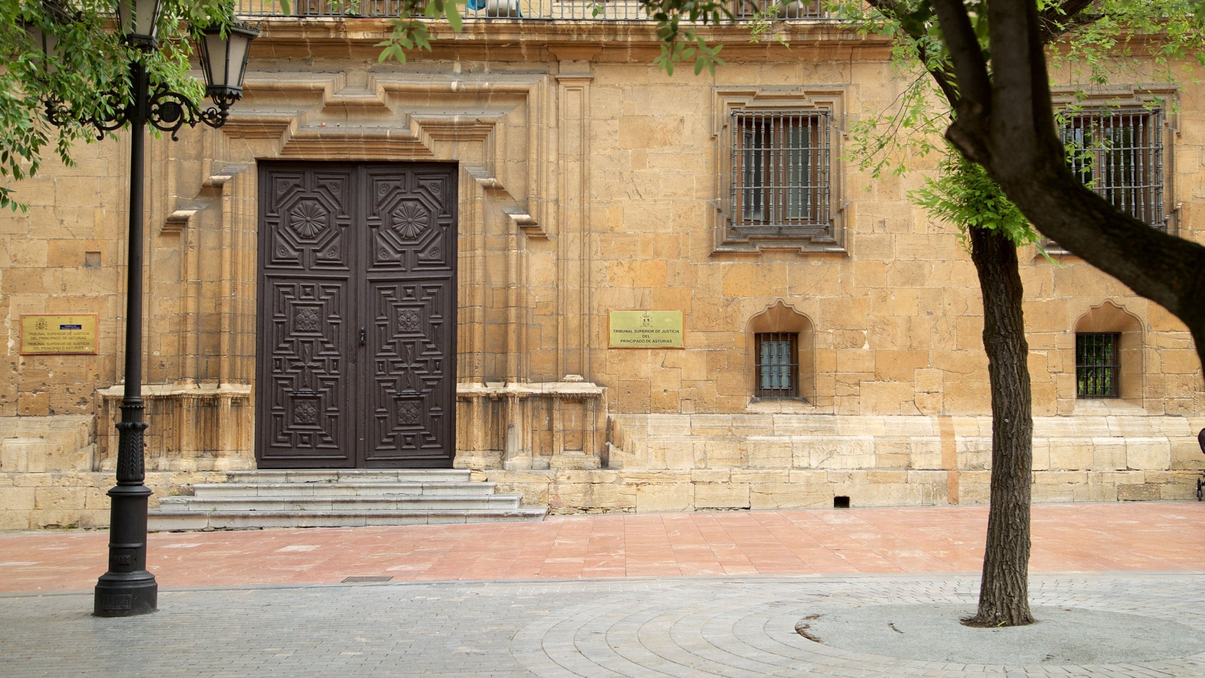 Plaza de Porlier which includes heritage elements