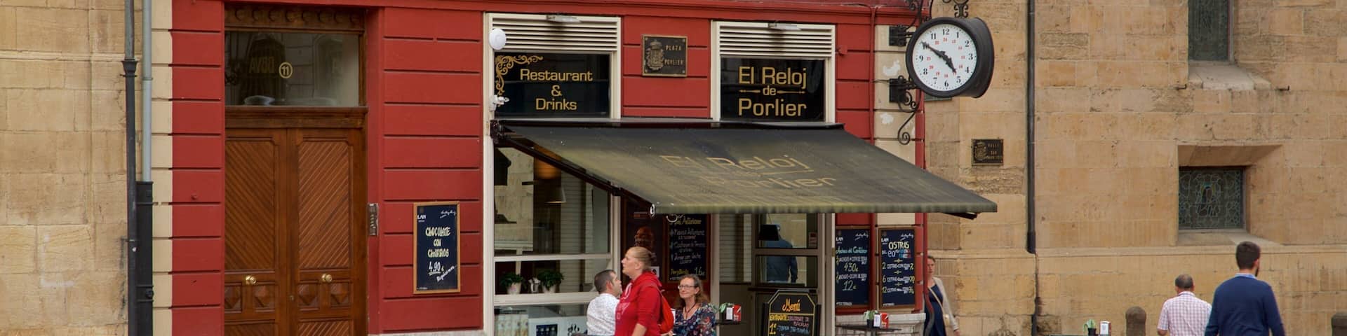 Plaza de Porlier showing street scenes