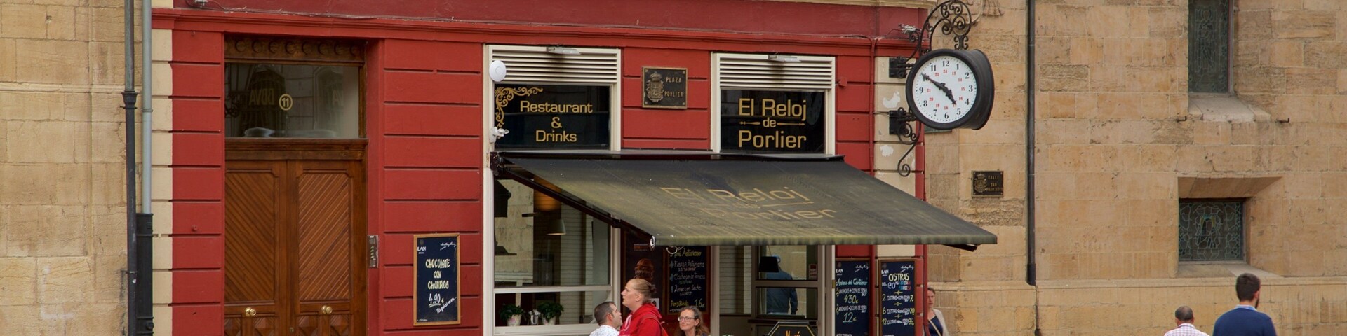 Plaza de Porlier showing street scenes
