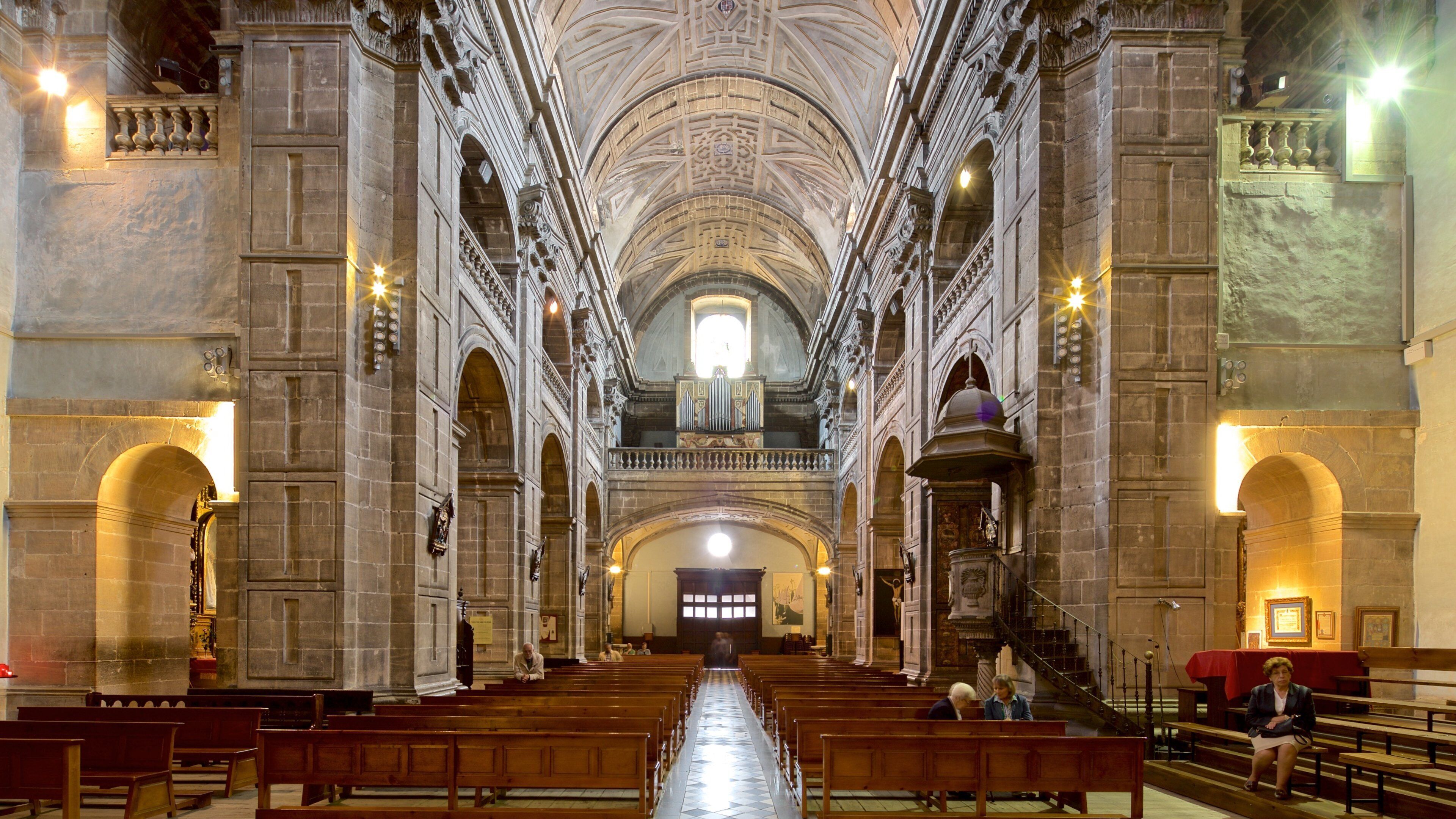 Church of San Isidoro which includes interior views, heritage elements and a church or cathedral