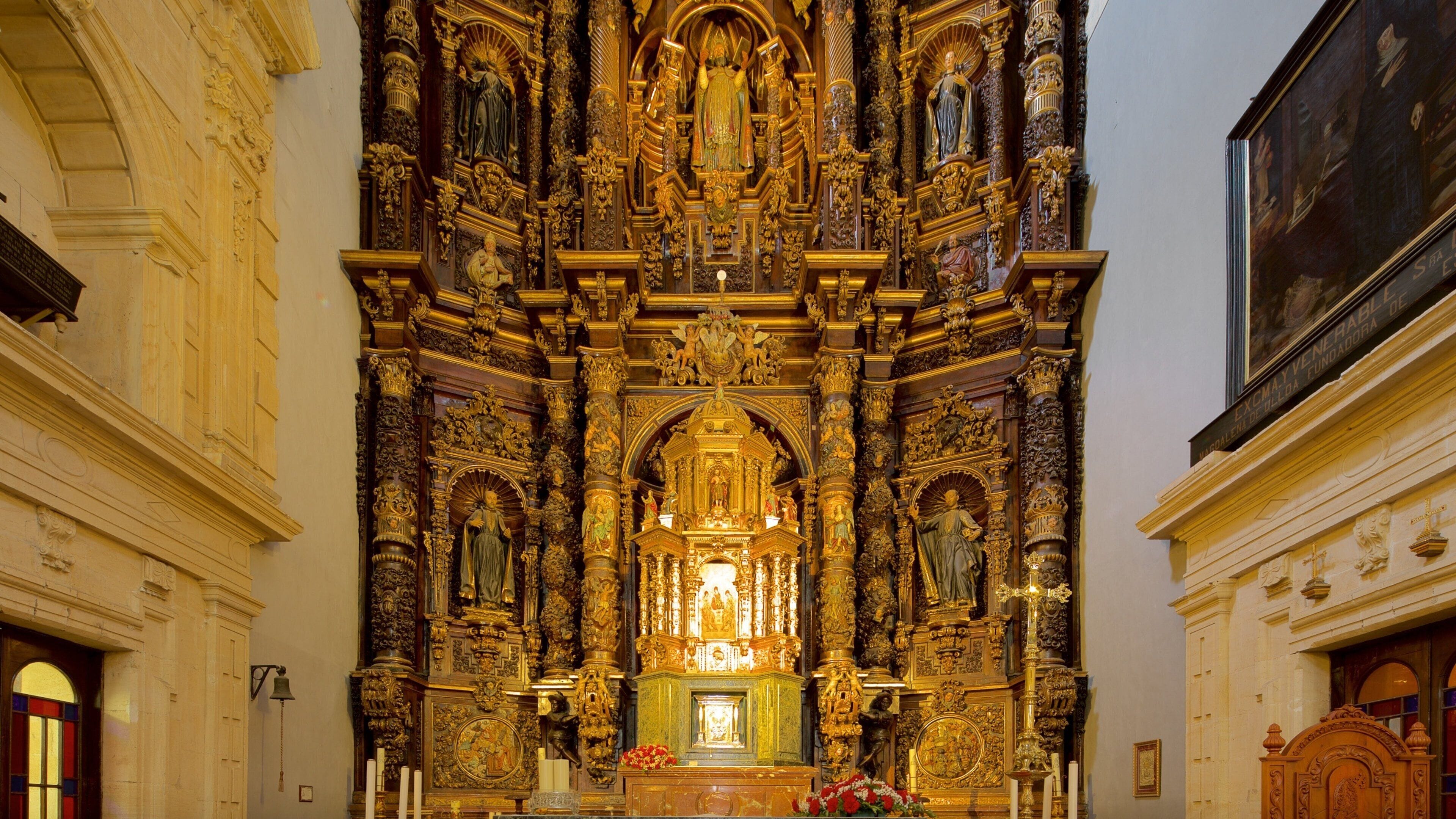 Church of San Isidoro showing a church or cathedral, heritage elements and interior views