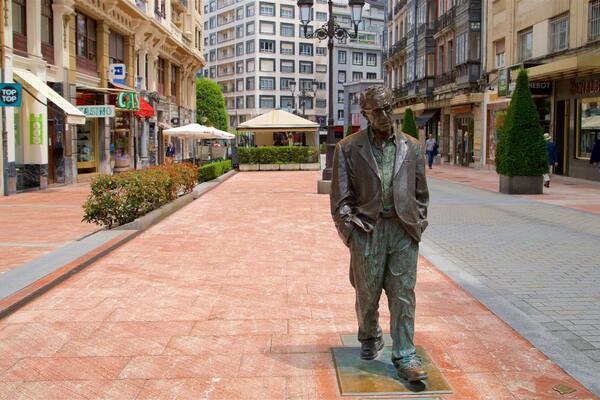 Woody Allen Statue showing a city and a statue or sculpture