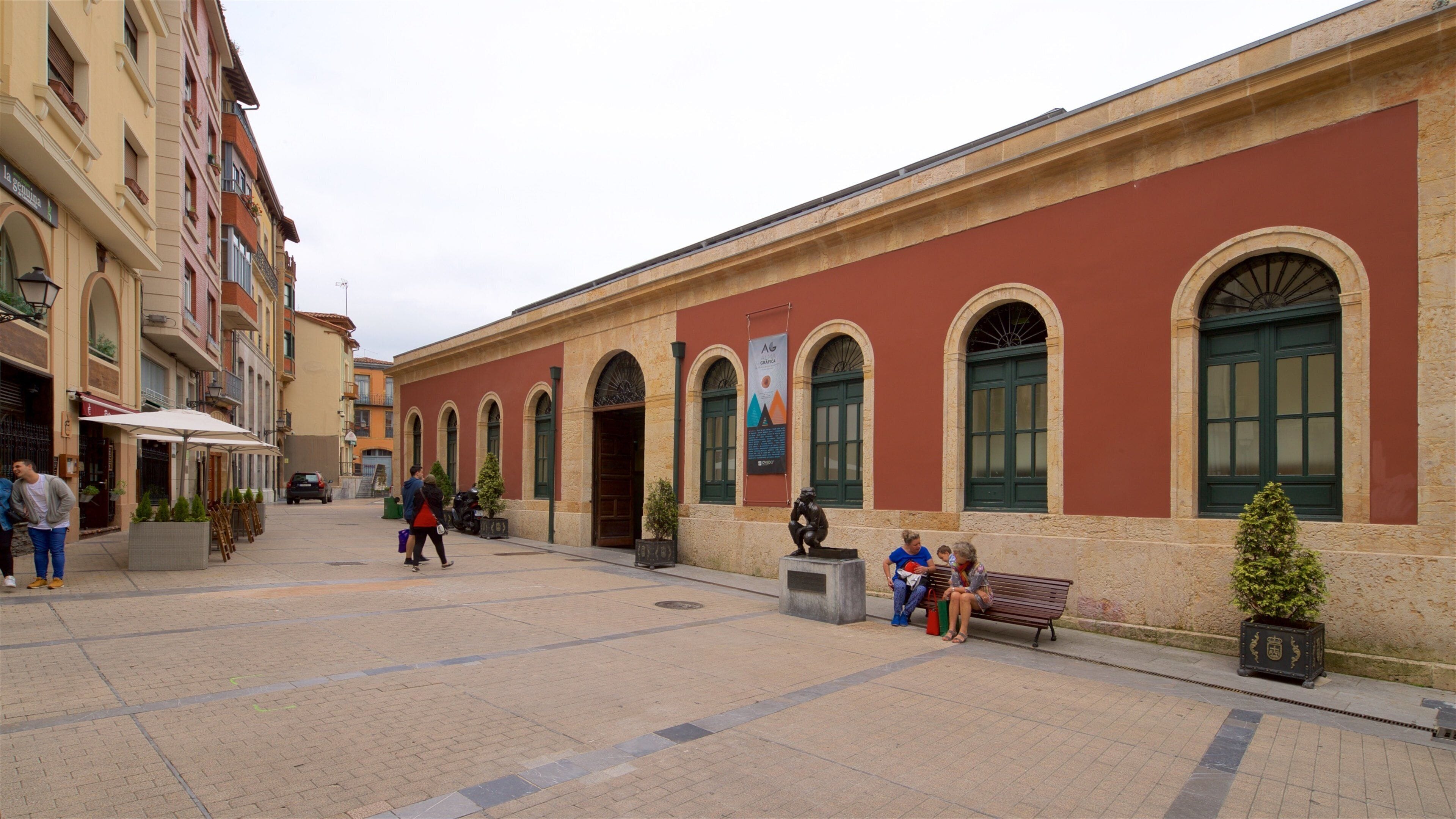 Plaza de Trascorrales featuring a city