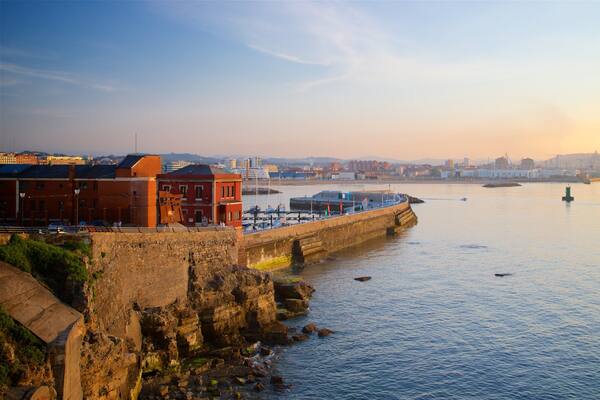 Cerro Santa Catalina Park showing a coastal town, general coastal views and a sunset