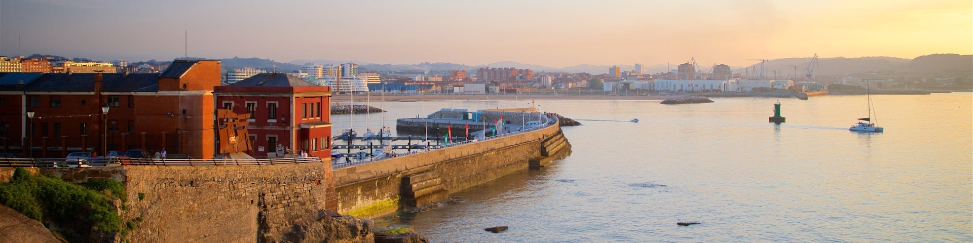 Cerro Santa Catalina Park showing a coastal town, general coastal views and a sunset