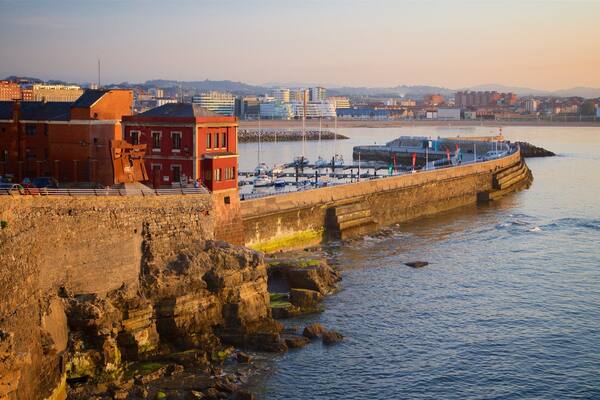 Parc Cerro de Santa Catalina mettant en vedette ville, ville cĂŽtiĂšre et panoramas