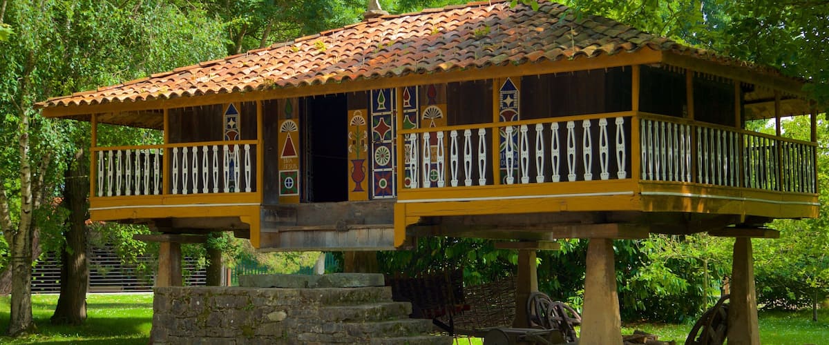Musée du peuple des Asturies mettant en vedette parc, maison et patrimoine historique