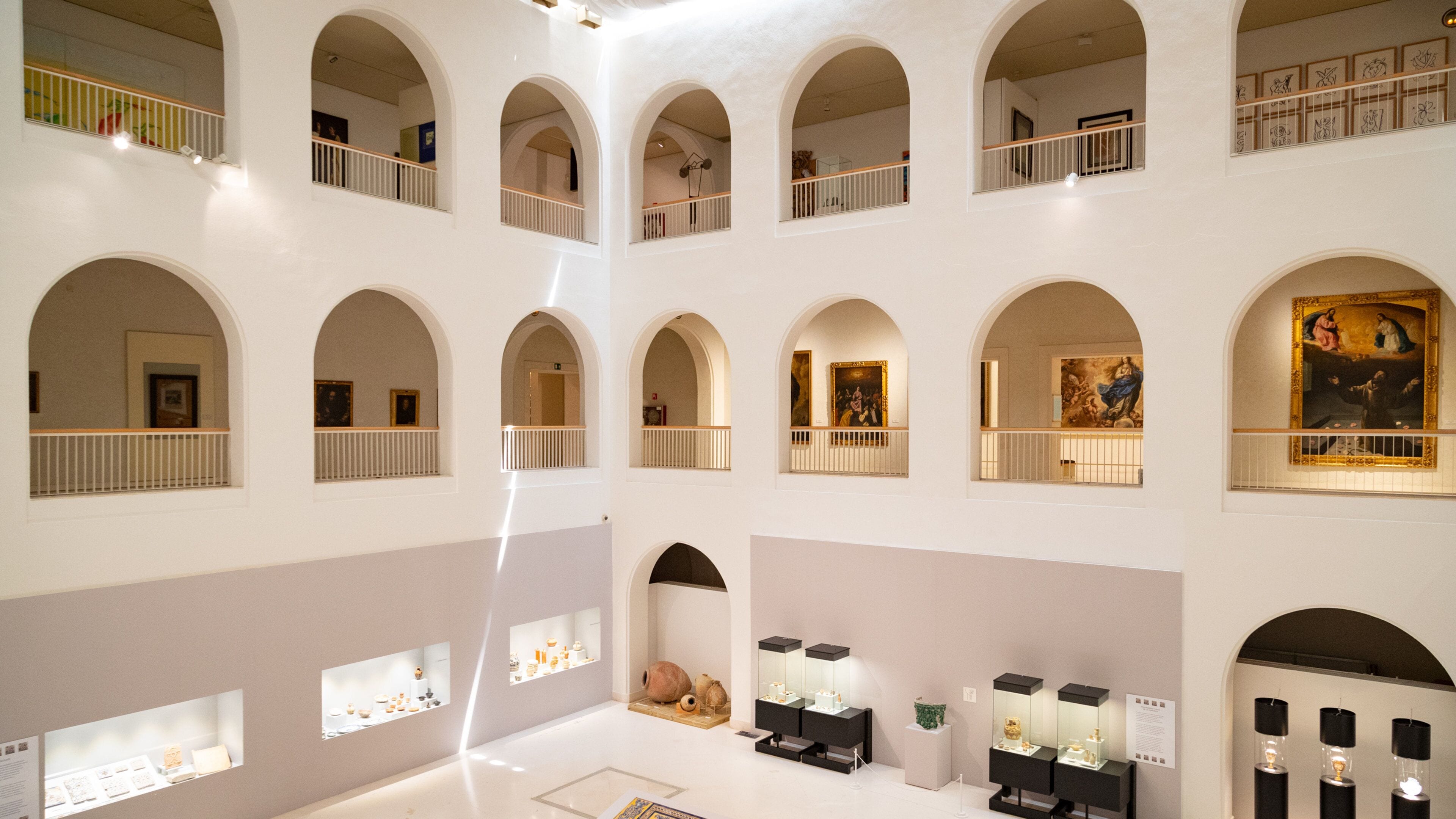 St Maarten and St Martin which includes interior views