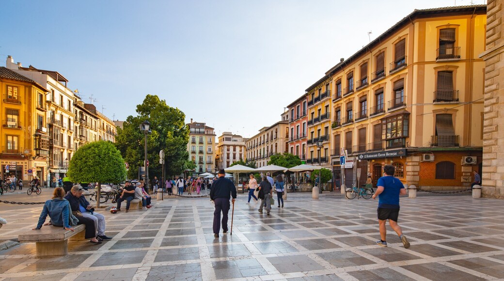 Plaza de Santa Ana showing a square or plaza
