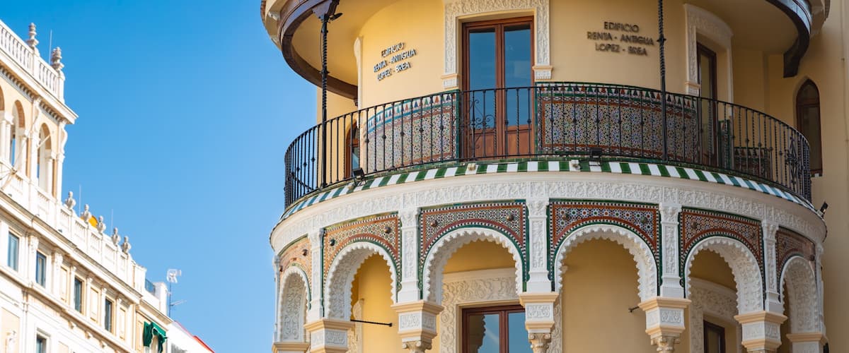 Plaza de San Francisco which includes heritage elements