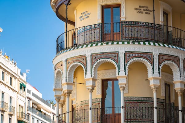Plaza de San Francisco which includes heritage elements