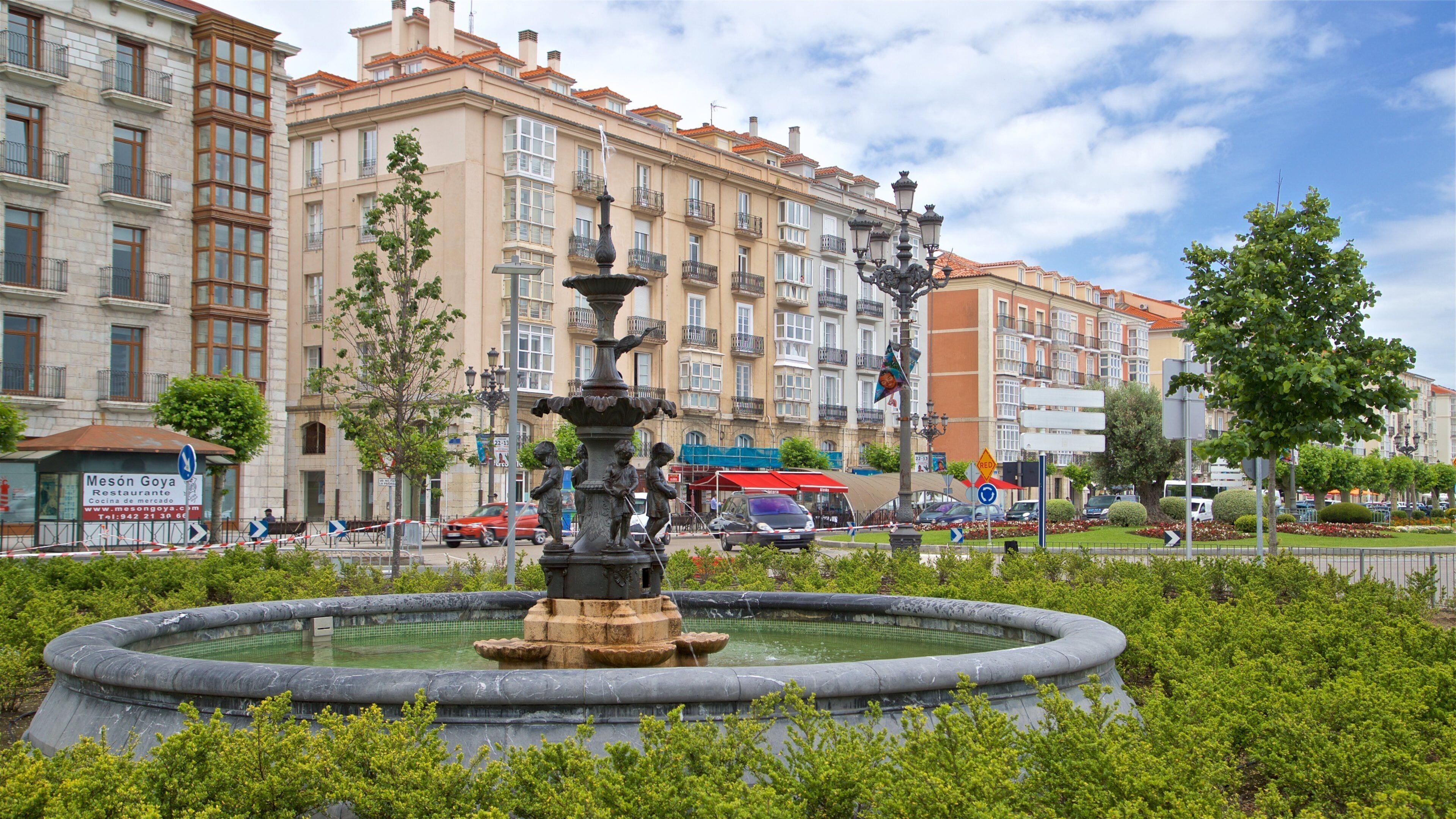 Jardines de Pereda showing a fountain, a park and heritage architecture
