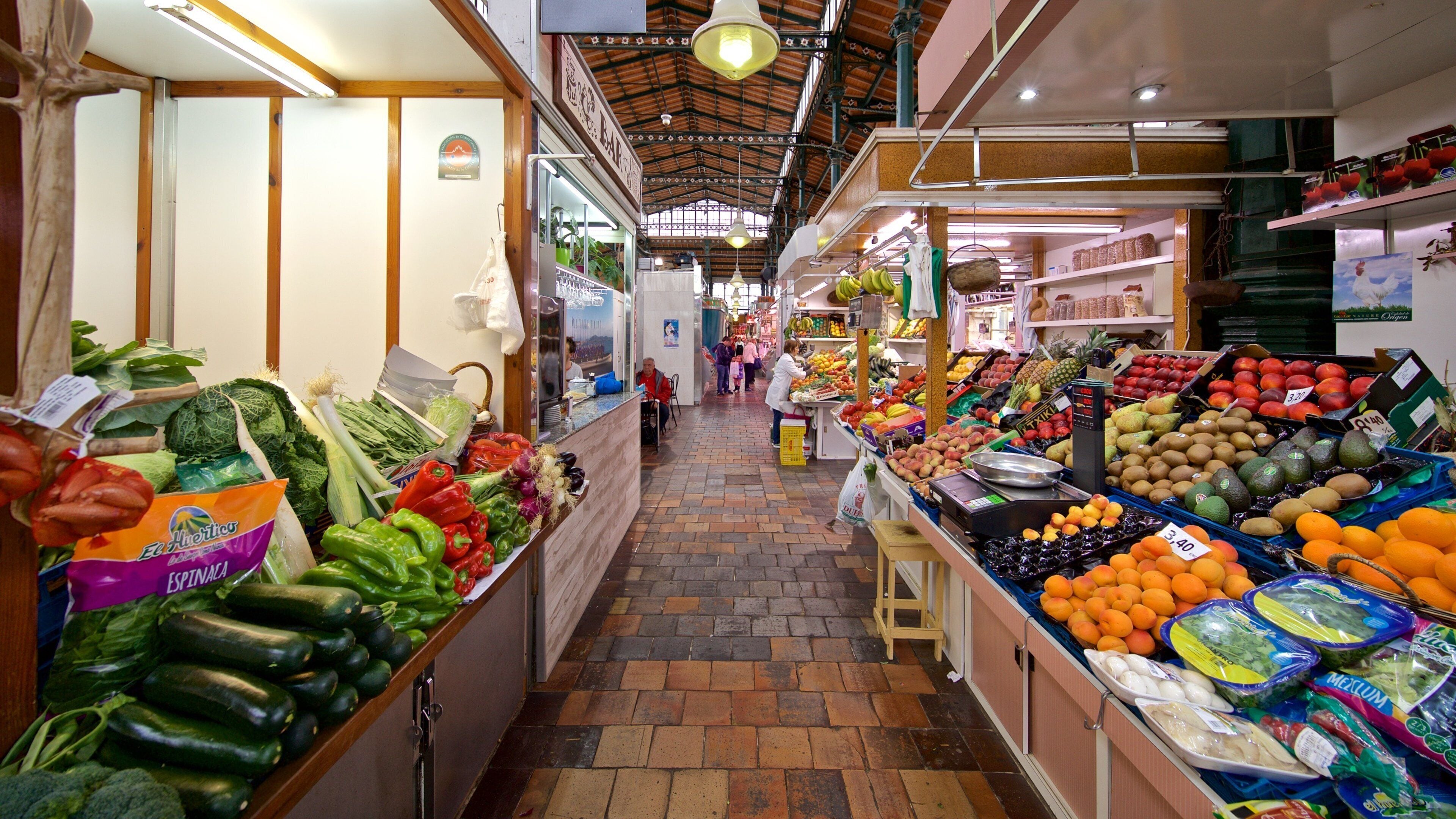 ตลาด Mercado La Esperanza ซึ่งรวมถึง การตกแต่งภายใน, อาหาร และ ตลาด