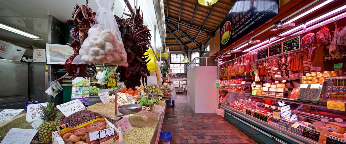 Mercado de la Esperanza ofreciendo mercados, vistas interiores y comida