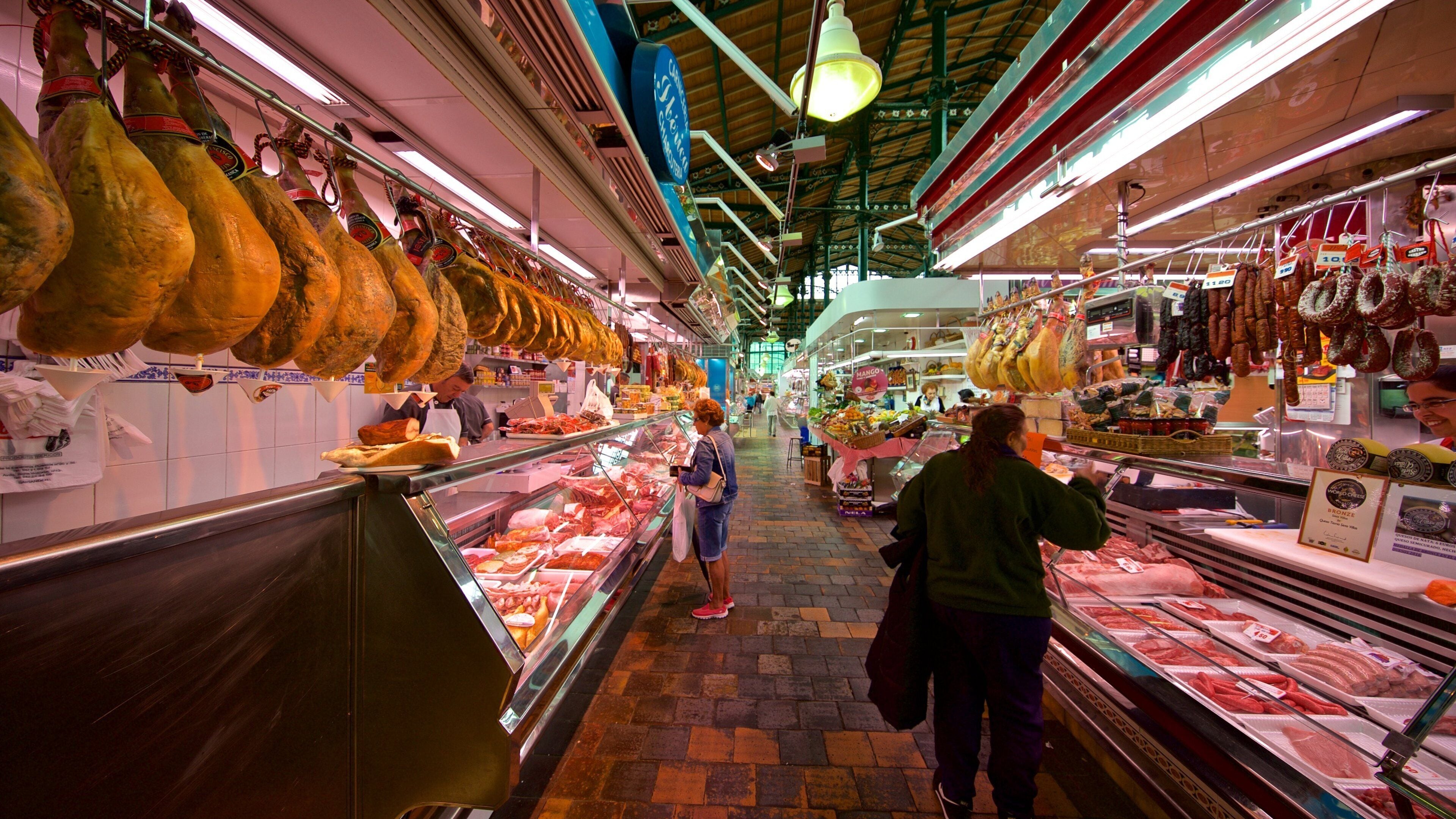 Mercado La Esperanza mostrando vistas de interior, mercados y comida