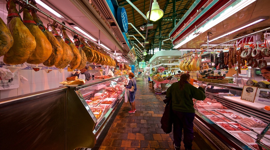 Mercado La Esperanza mostrando vistas de interior, mercados y comida