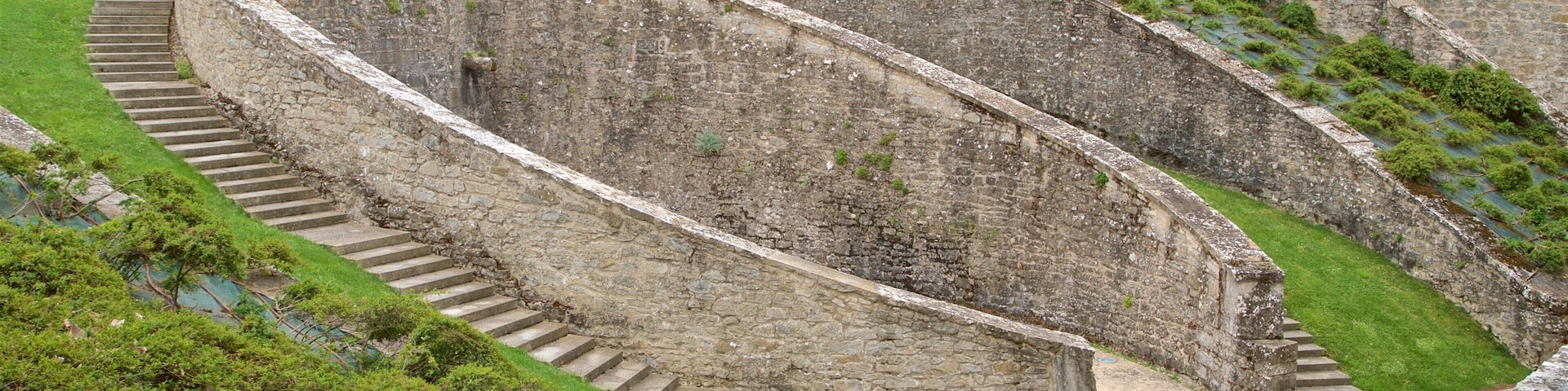 Fortín de San Bartolomé featuring a garden and heritage elements