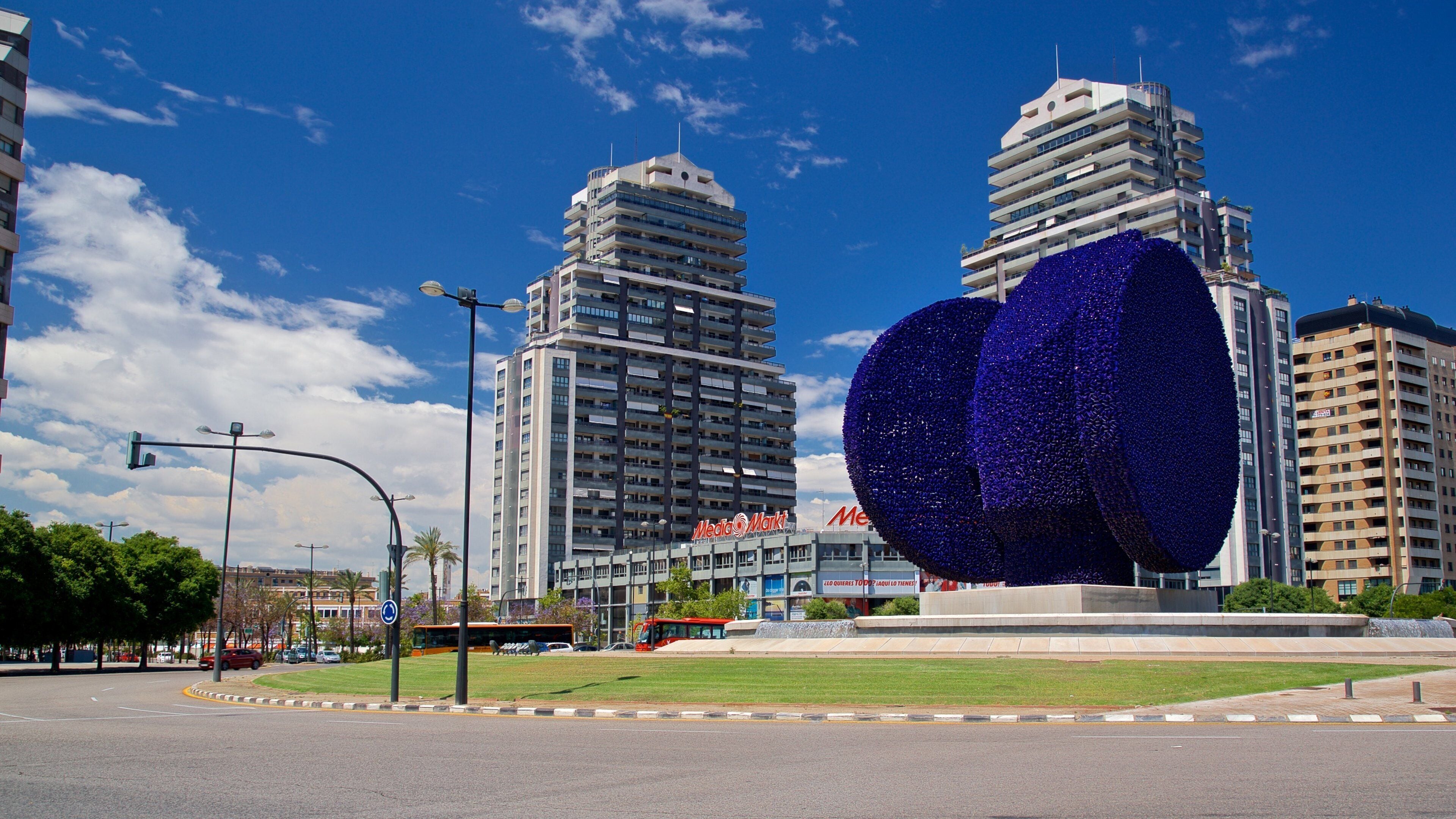 Dama Iberica Sculpture which includes outdoor art