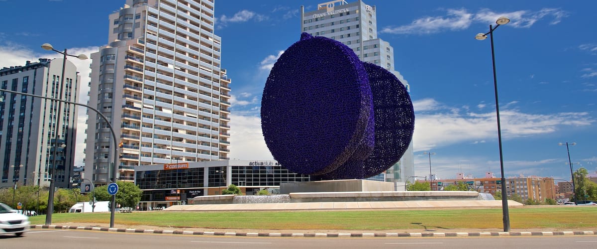 Dama Iberica Sculpture which includes outdoor art