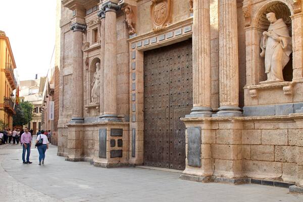 Plaza del Carmen featuring heritage elements