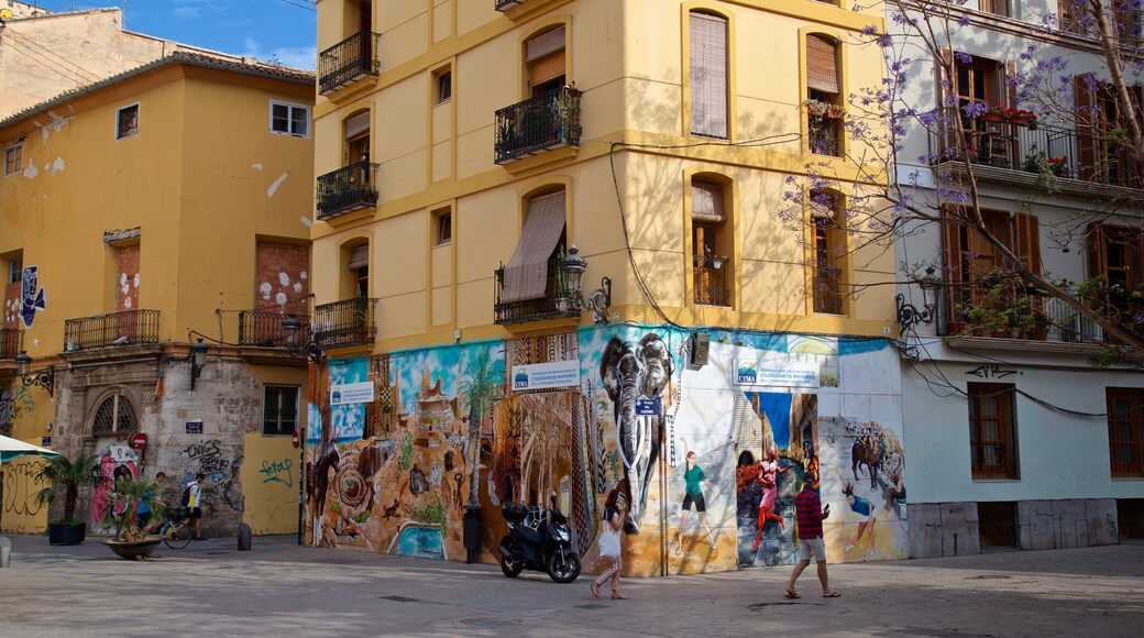 Plaza del Carmen which includes outdoor art