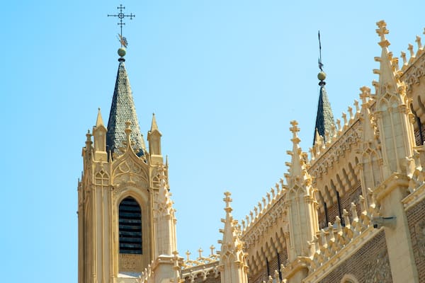 Madrid montrant église ou cathédrale, patrimoine architectural et aspects religieux
