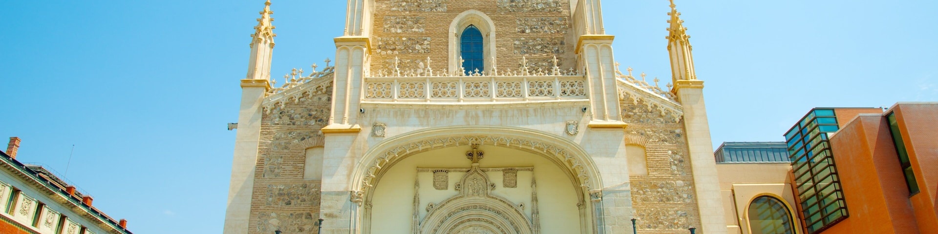 Madri mostrando uma igreja ou catedral, arquitetura de patrimônio e aspectos religiosos
