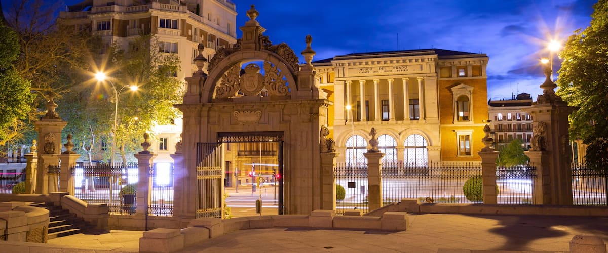 Cason del Buen Retiro which includes heritage architecture and night scenes