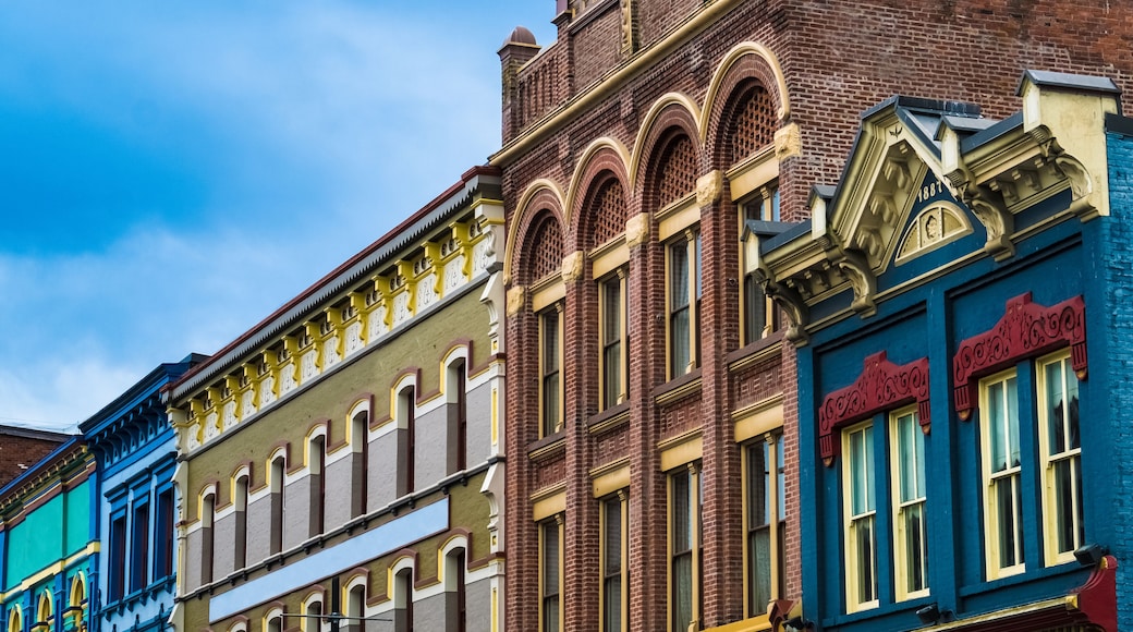Coloful victorian style streets of the old town of Victoria, Vancouver Island, British Columbia, Canada