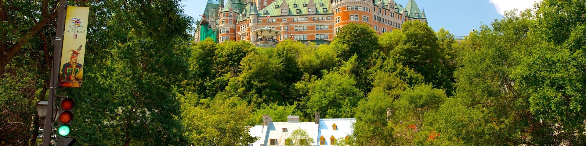 Château Frontenac featuring heritage architecture