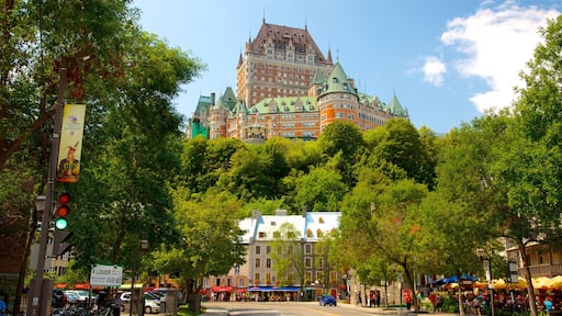 Château Frontenac featuring heritage architecture