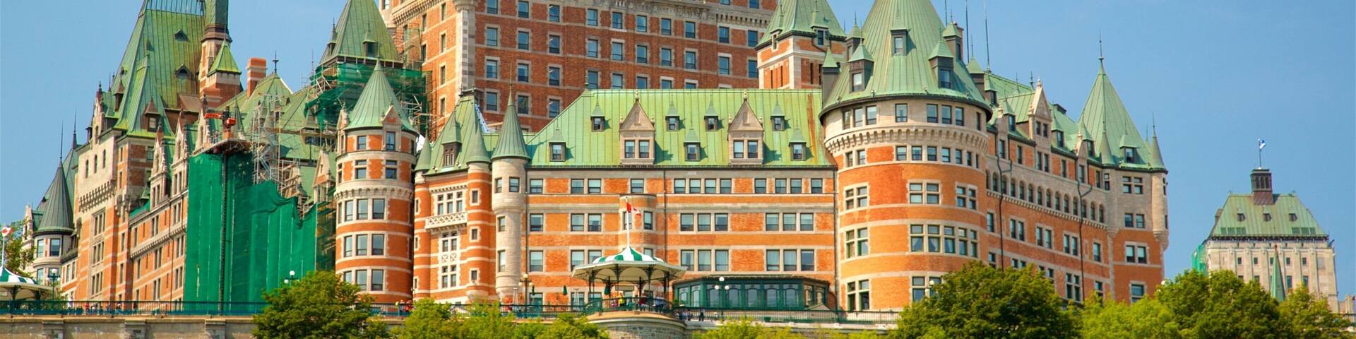 Le ChĂąteau Frontenac montrant patrimoine architectural