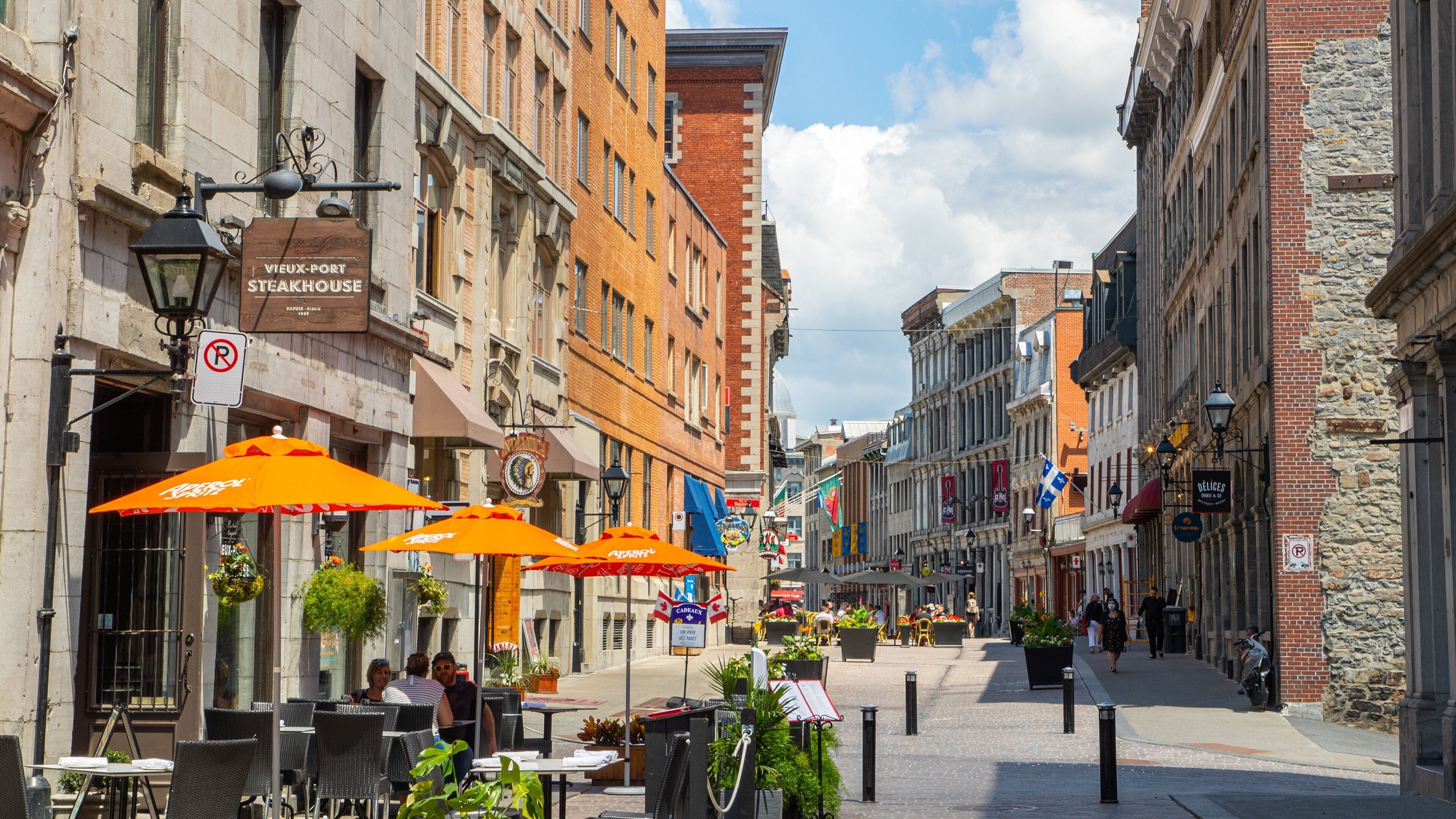 Rue St-Paul which includes a city