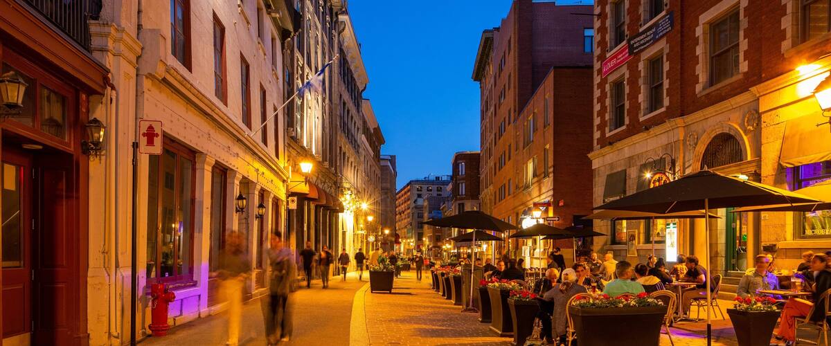 Rue St-Paul which includes night scenes, outdoor eating and a city
