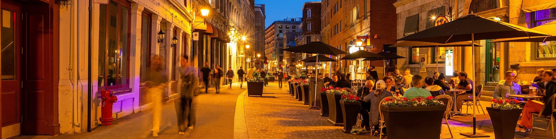 Rue St-Paul which includes night scenes, outdoor eating and a city