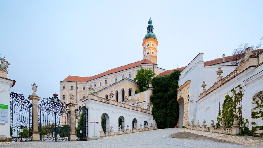 Moravia Septentrional ofreciendo un castillo, patrimonio de arquitectura y elementos del patrimonio